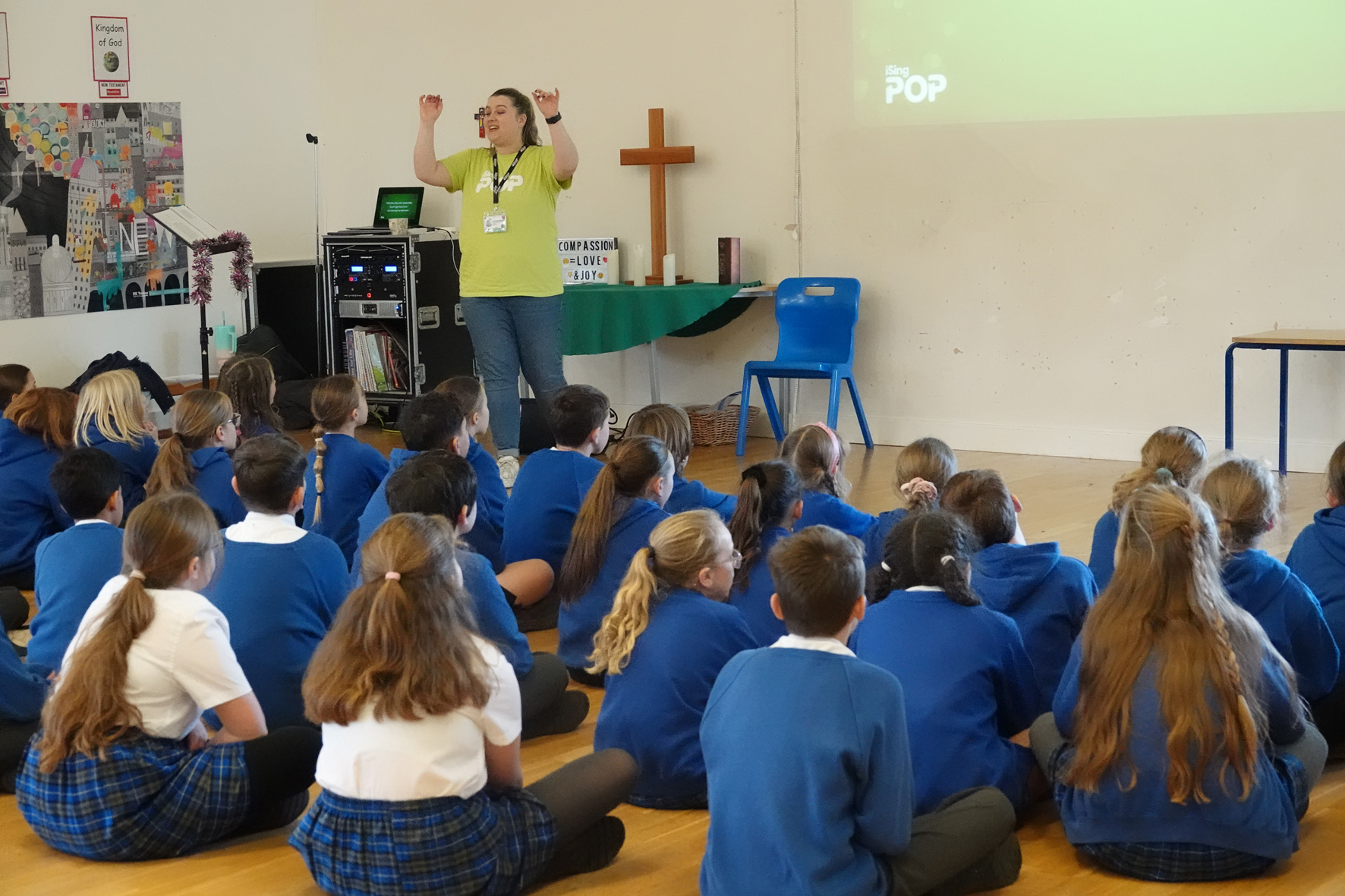 Jessica from iSingPop showing a group of children some dance moves