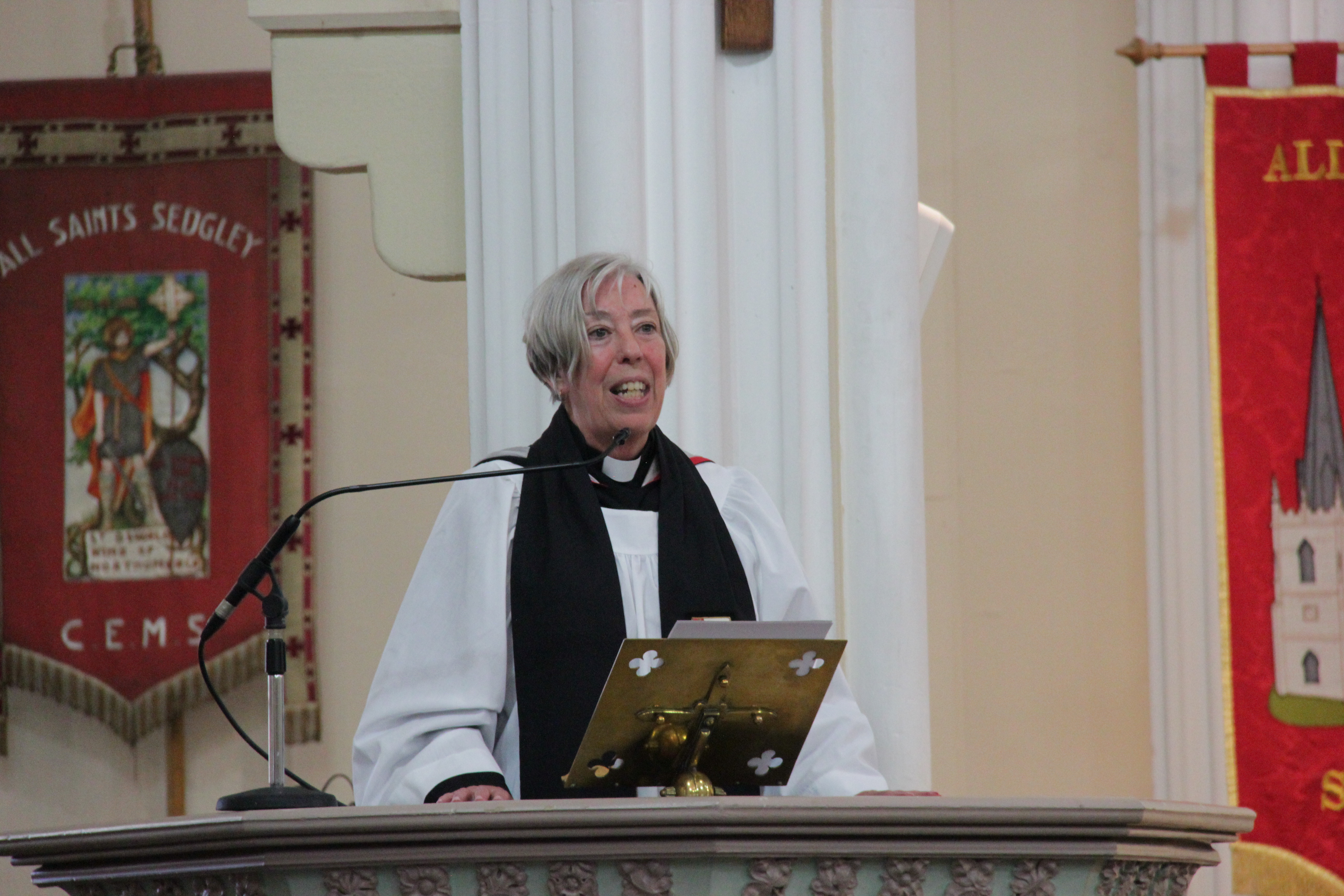 Archdeacon Nikki preaching from the pulpit